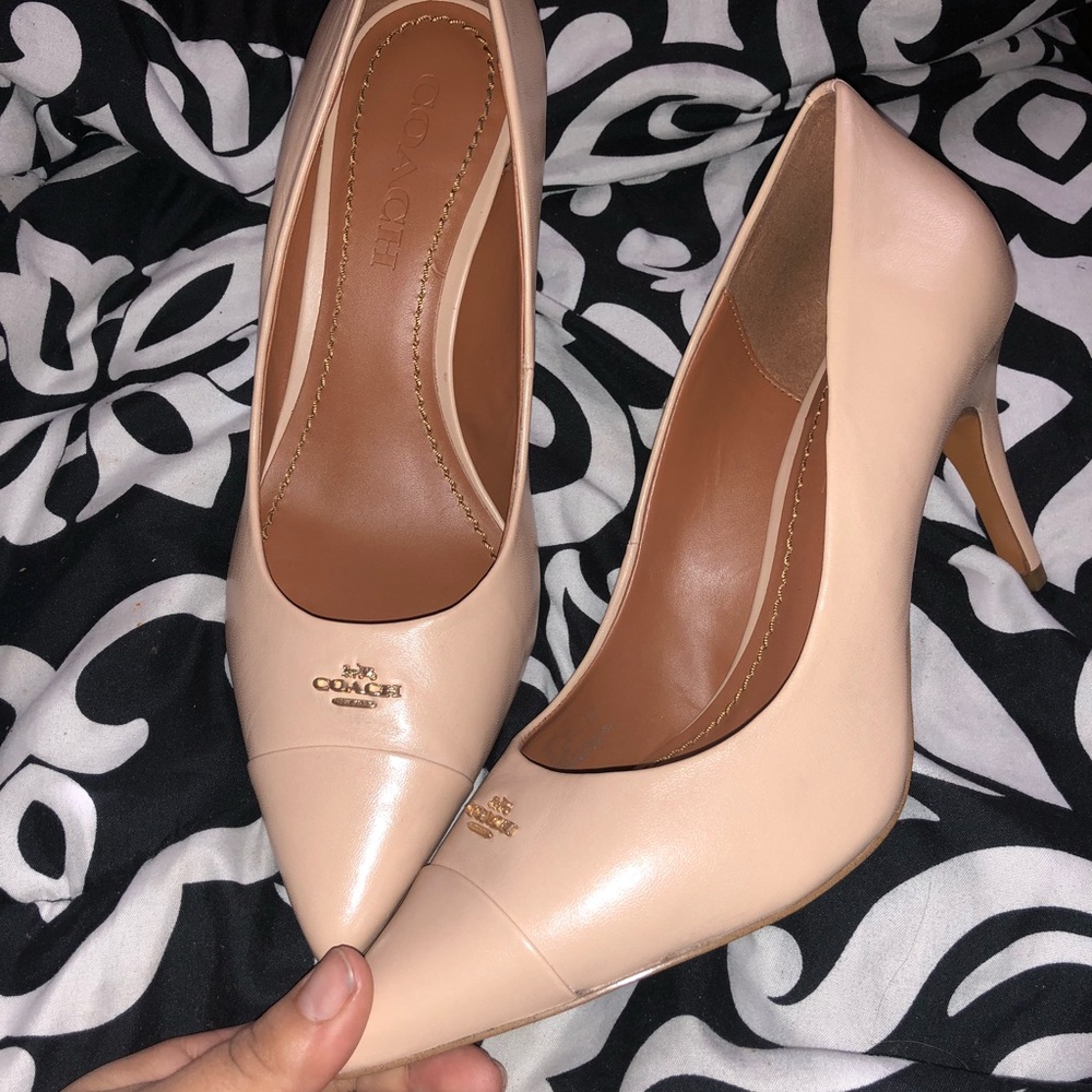 Traded ❤️coach heels 💕❤️Brand new with out box - Picture 4 of 8